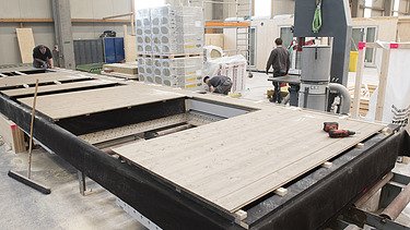 Foto der Produktion von LENO-ADD-Elementen bei ZÜBLIN Timber.