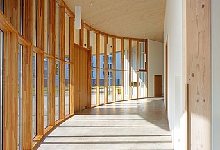 Foto der Kirche Burgweinting von innen. 