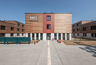 Foto des Studentenwohnheims in Golm-Potsdam von außen.