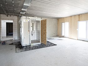 Foto der Montage von Badmodulen. Projekt Quartier Hangweide Kernen.