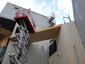 Foto der Holzbaumontage des Globe Theaters in Coburg.