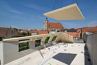 Photo of an extension with LENO cross laminated timber. You can see a LENO element at the crown.