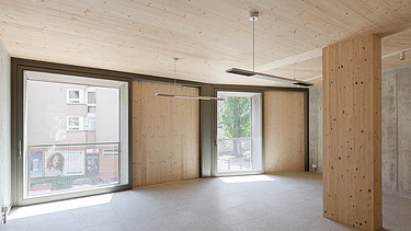 Photo of the multi-storey residential complex in Stendaler Strasse Berlin. You can see a empty space.