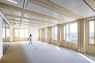 Foto vom Platinum in Wiesbaden. Man sieht einen Innenraum mit Holzflächen.