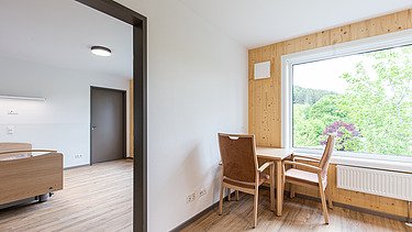 Photo of the Elias-Schrenk-Haus retirement home in Tuttlingen. You can see an interior with a LENO-ADD exterior façade element.