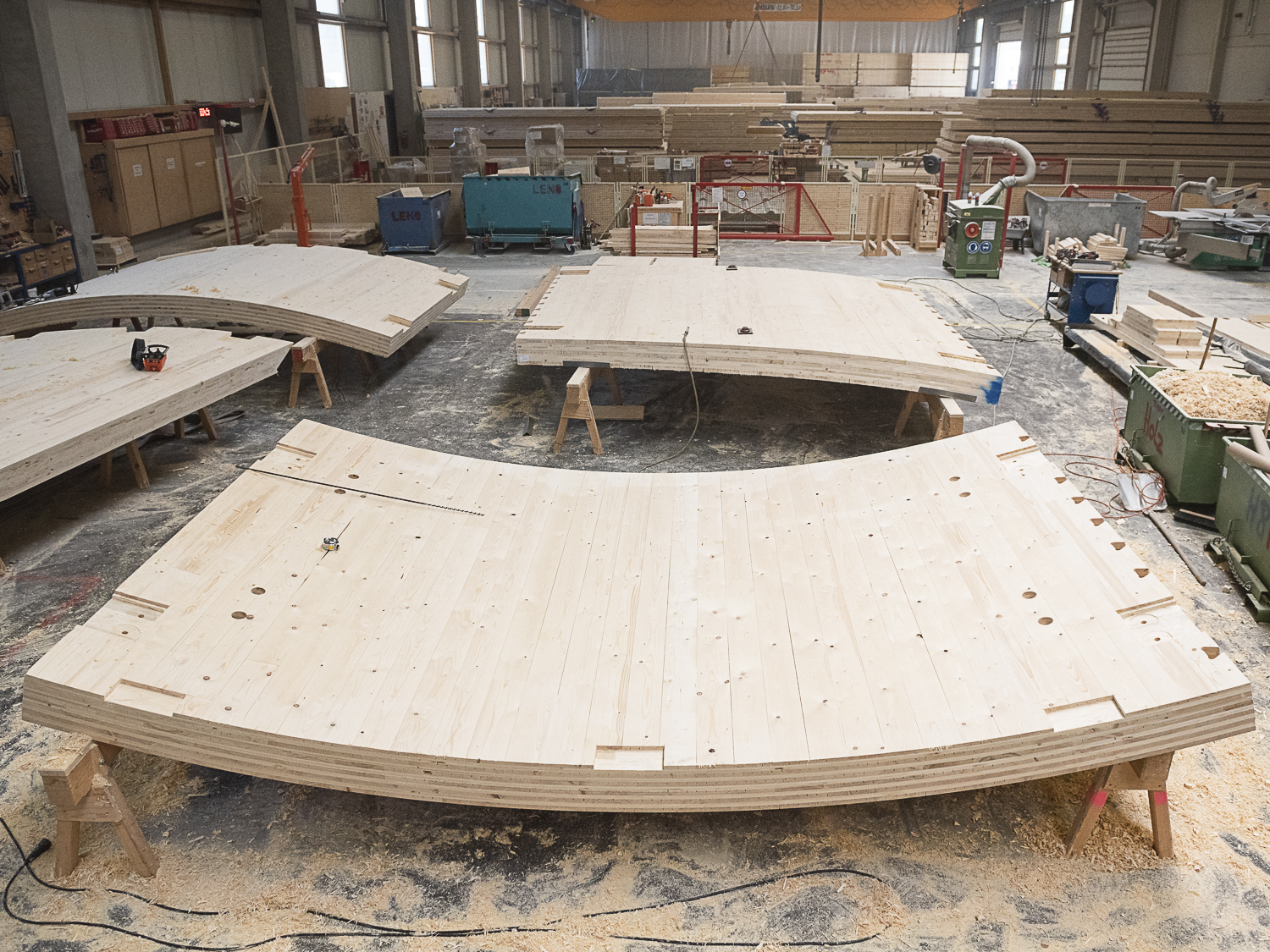 Photo of LENO cross laminated timber elements in the production of ZÜBLIN Timer.