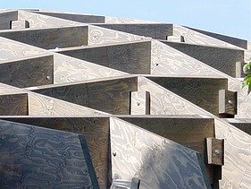 Photo of a detail of the timber construction of the Serpentine Pavilion in London.