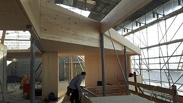 Photo of an extension with timber elements in the assembled state.
