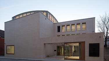 Photo of the Regensburg Synagogue from the outside