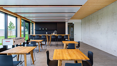 Photo of the furnished canteen room of the new ZÜBLIN office building in Langenargen