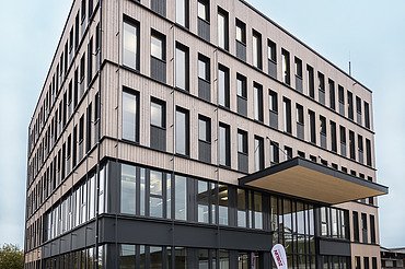 New office building T3 Aichach Photo of a multi-storey timber building. New office building T3 by ZÜBLIN Timber in Aichach.