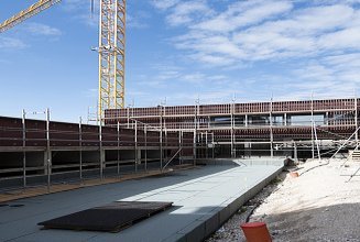 Photo of the school on the slope construction site.