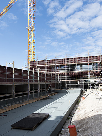 Photo of the school on the slope construction site.