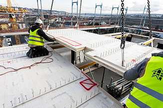 Foto der Montage eines HBV-Elements. BV hochhaus Carl Pforzheim.