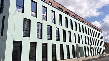 Foto eines Bürogebäudes in Wolfsburg. Fassadenausschnitt.