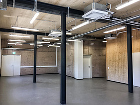 Photo of the administration building in Nalbach. Walls/ceilings made of LENO cross-laminated timber and HRB.
