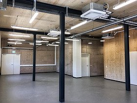 Photo of the administration building in Nalbach. Walls/ceilings made of LENO cross-laminated timber and HRB.