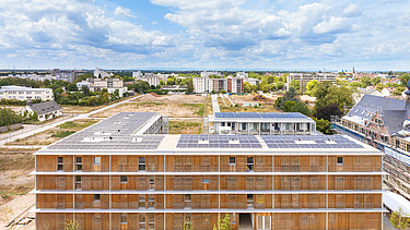 Foto des Collegium Academicums in Heidelberg. Man sieht ein Gebäude aus Holz.