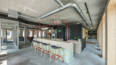 Photo of the student hall of residence in Golm. You can see a furnished common room.