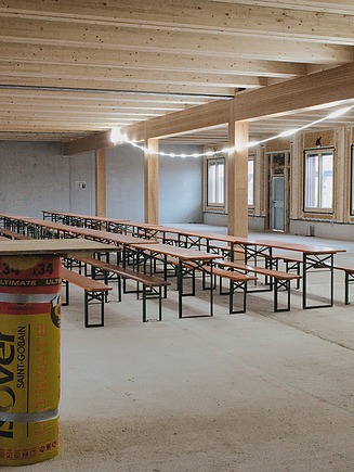 Everything is ready for a cozy get-together on the first floor of the main building.