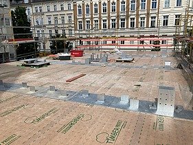 Photo of the timber construction assembly in Stendaler Straße in Berlin. You can see LENO cross-laminated timber elements.