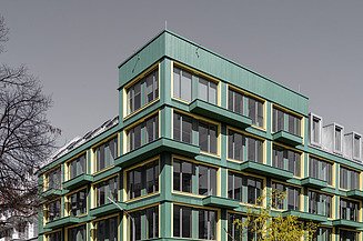 Außenansicht von VINZENT mit innovativem Bepflanzungssystem. 