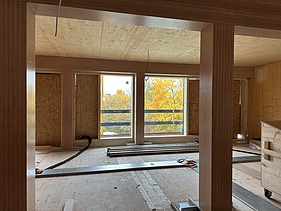 Baustellenfoto eines Innenraumes. Rohbau aus Brettsperrholz.