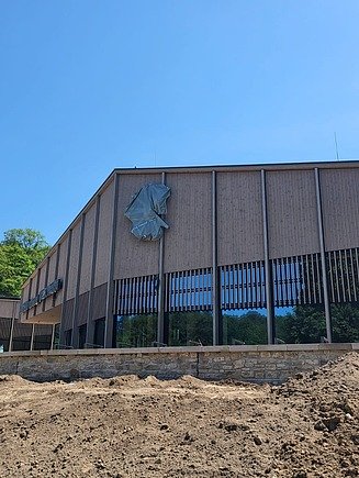 The entire façade covers an area of approximately 2,500 m², of which approximately 1,200 m² consists of timber-frame walls.