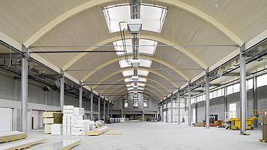 Foto des MEGA-Markts in Stockach. Rohbaubild von Innen. Gewölbe aus LENO-BSP.