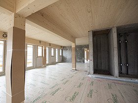 Shell construction photo of the ZÜBLIN Timber office building. LENO cross-laminated timber ceiling, glulam columns.
