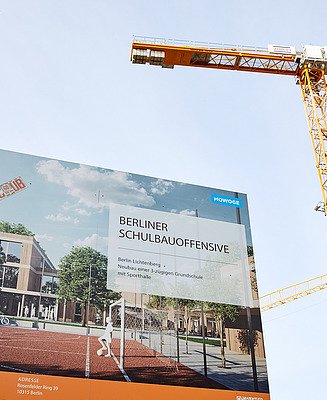 Feierliche Grundsteinlegung bei Grundschule am Rosenfelder Ring.