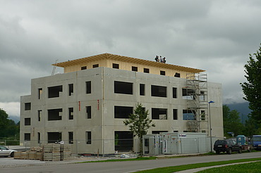 Extension of NOVA Center Bad Tölz Photo of the assembly of the extension of the NOVA Center in Bad Tölz. You can see a multi-storey building.