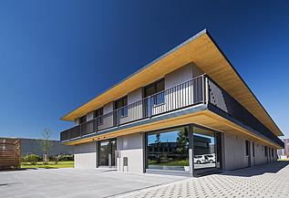 Photo of the law firm FGS Augsburg. Modern wooden building with flat roof.