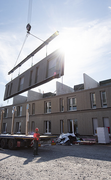 Quartier Hangweide, Kernen Foto der Montage von LENO-ADD-Holzbauelementen, auf der Baustelle Quartier Hangweide in Kernen
