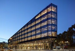 Finansparken Bjergsted, Stavanger Photo of the modern Finansparken Bjergsted building, Stavanger.