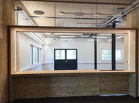 Photo of the administration building in Nalbach. Walls/ceilings made of LENO cross-laminated timber and HRB.