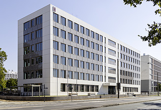 Photo of the Platinum in Wiesbaden. You can see a very large building from the outside.