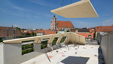 Photo of an extension with LENO cross laminated timber. You can see a LENO element at the crown.