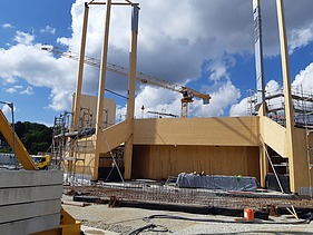 Foto der Holzbaumontage des Globe Theaters Coburg.