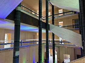 Baustellenfoto eines Innenraumes. Rohbau aus Brettsperrholz.