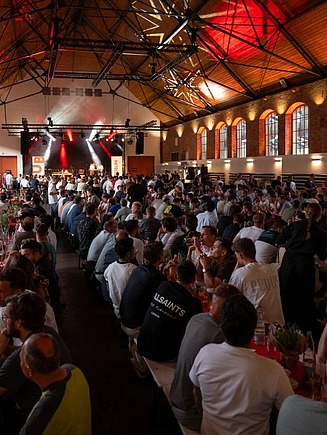 Foto der Afterplay-Party des ZÜBLIN-Fußball-Cups 2025 in Stuttgart.