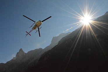 Höllentalangerhütte Grainau Foto einer Helikopter-Montage. LENO-BSP-Elemente für die Höllentalangerhütte Grainau.