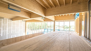 Photo of an interior with timber frame ceiling elements. JOWAT House of Technology.