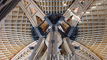 Foto des EXPO-Dachs in Hannover. Holzdachkonstruktion.