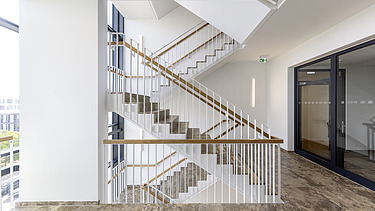 Foto vom Platinum in Wiesbaden. Man sieht ein Treppenhaus.