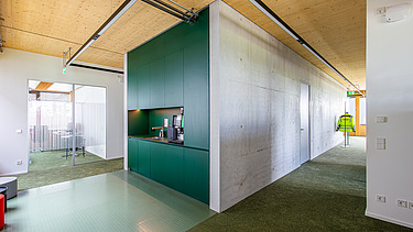 Photo of a kitchen room with wooden ceiling in the new ZÜBLIN office building in Langenargen.