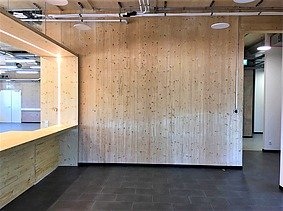 Photo of the administration building in Nalbach. Walls/ceilings made of LENO cross laminated timber and HRB.