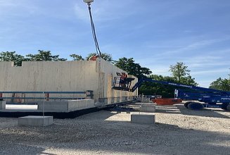 Foto der Holzbaumontage des Projekts AELF in Landshut.