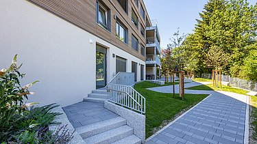 Photo of the Elias-Schrenk-Haus retirement home in Tuttlingen. You can see a building with a wooden façade.