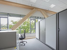 Photo of internal BSH truss girders in the District Office project in Calw.